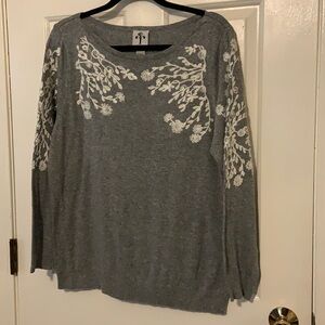 LAST CHANCE 🎁 rain + rose Gray/White Floral Embroidered Sweater AS IS